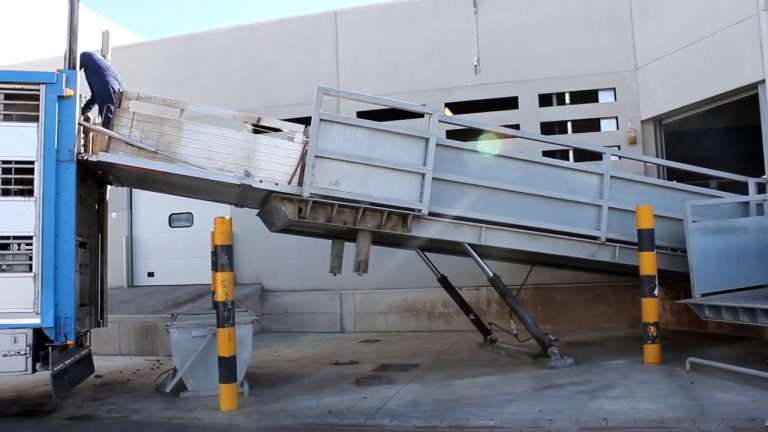 Portable Cattle Loading Ramp: Safe Animal Transport for Livestock OperationsIntroduction